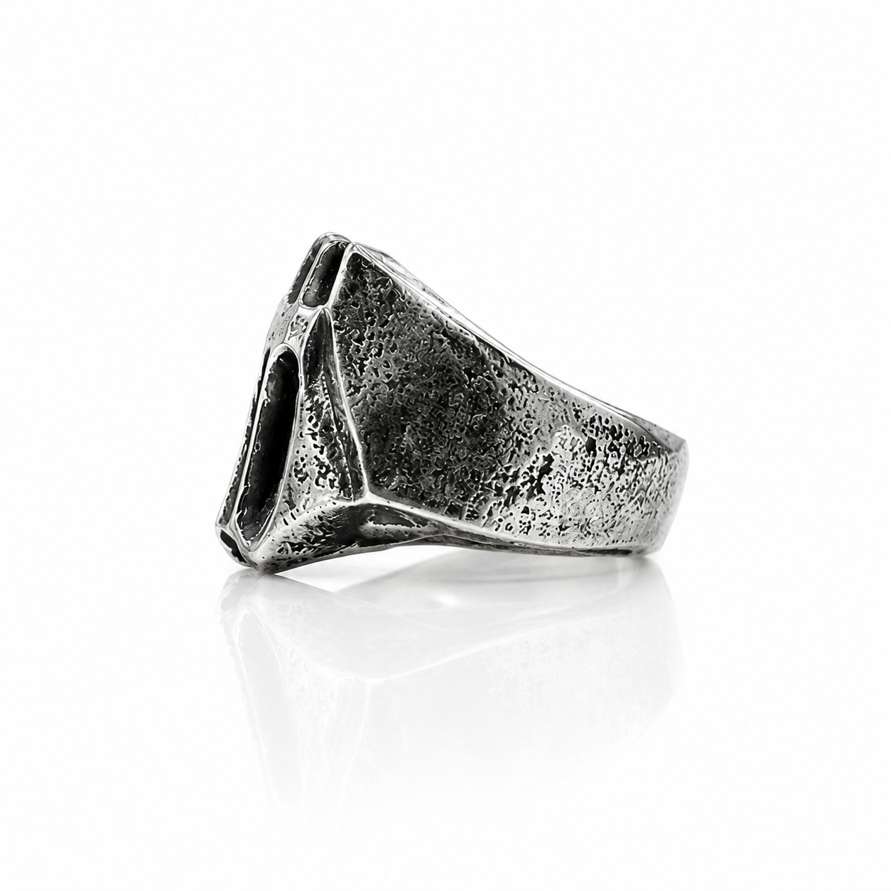 RING 02 / CROSS SS26