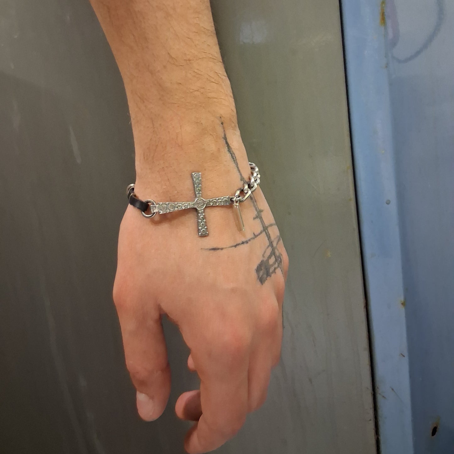 CROSS LEATHER BRACELET