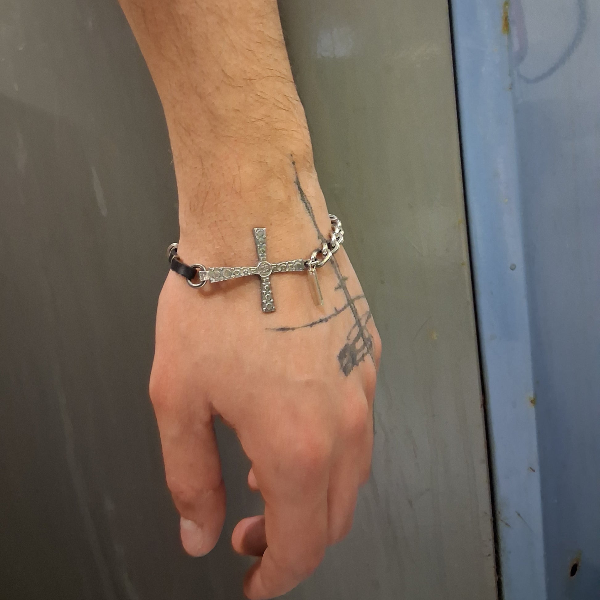 CROSS LEATHER BRACELET